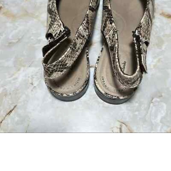 Clarks collection taupe snake New sling back shoes. - Picture 4 of 10